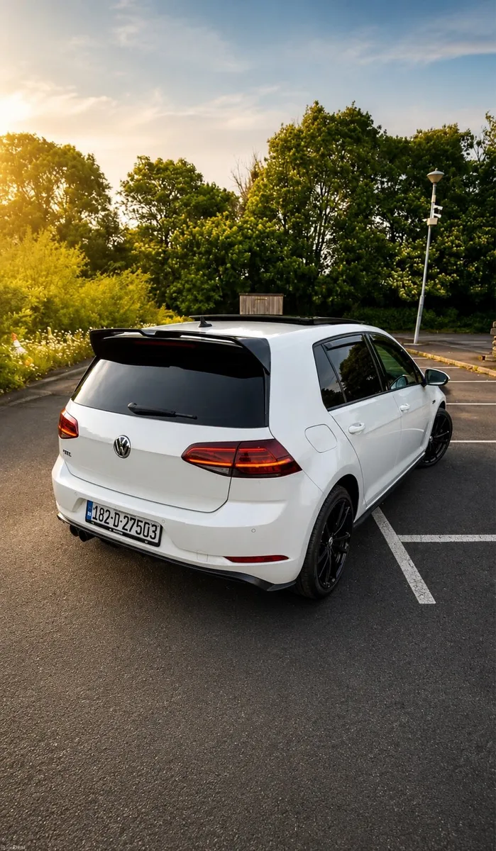 2018 Golf GTE DSG Pan Sunroof Digital Dash - Image 2