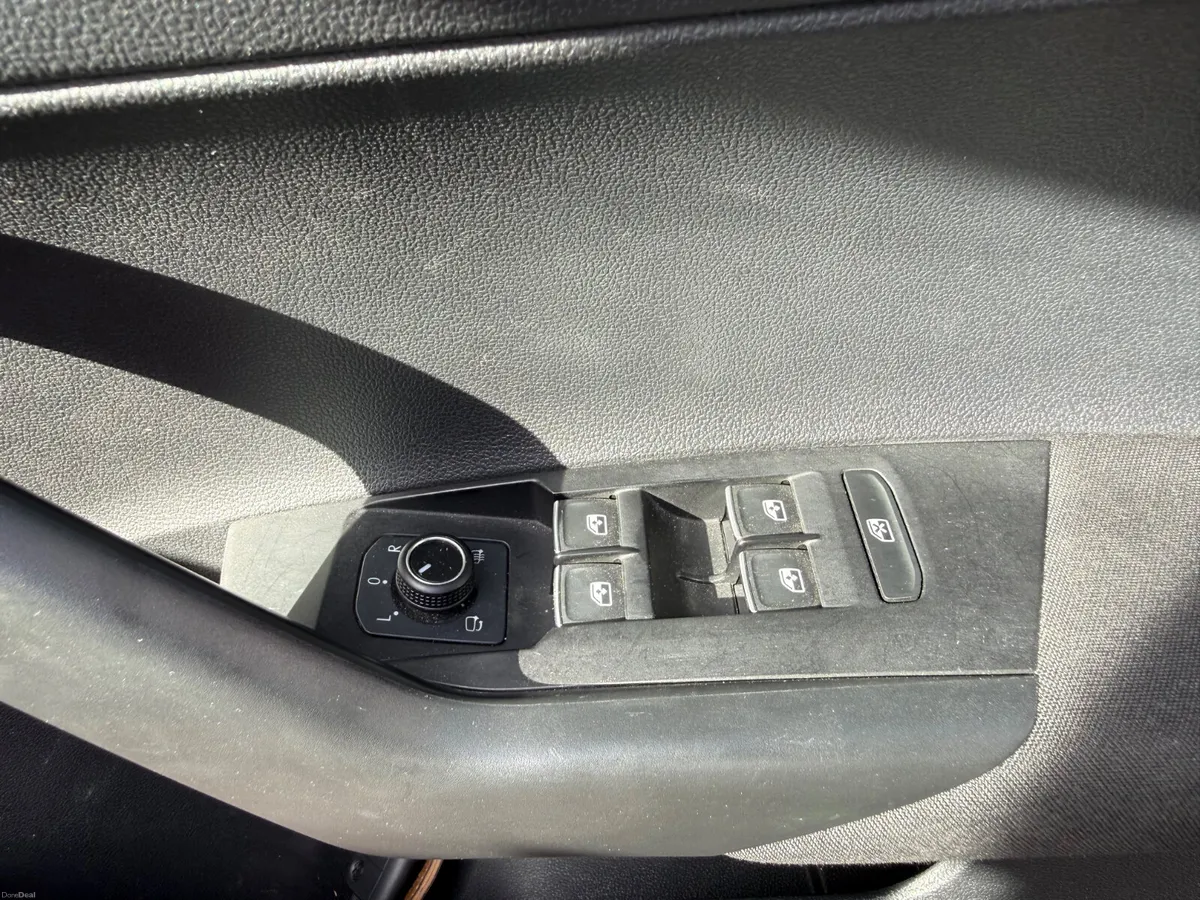2019 VW POLO 1.0 petrol auto, 27k Miles Only - Image 3
