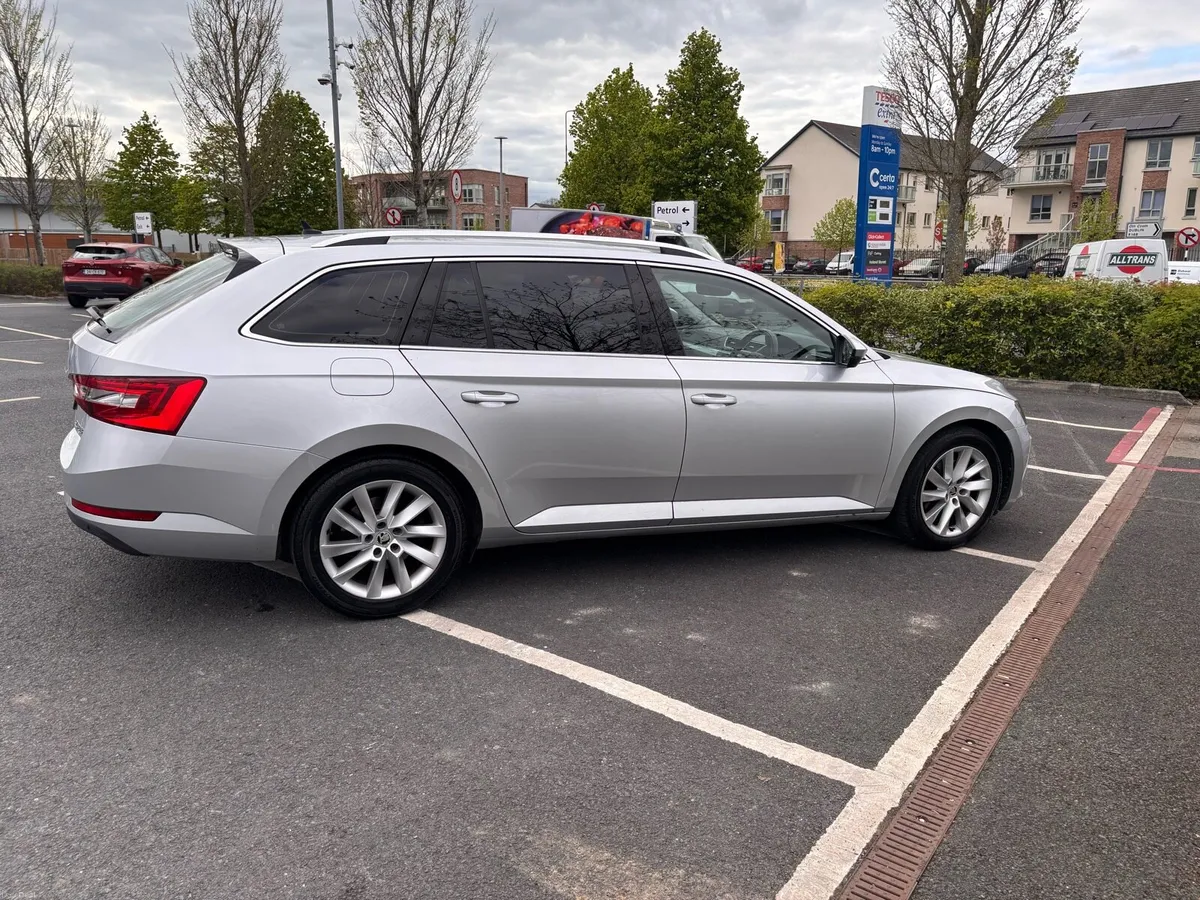 Skoda Superb Estate - Image 2