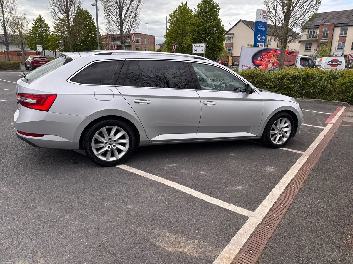Skoda Superb Estate - Image 3