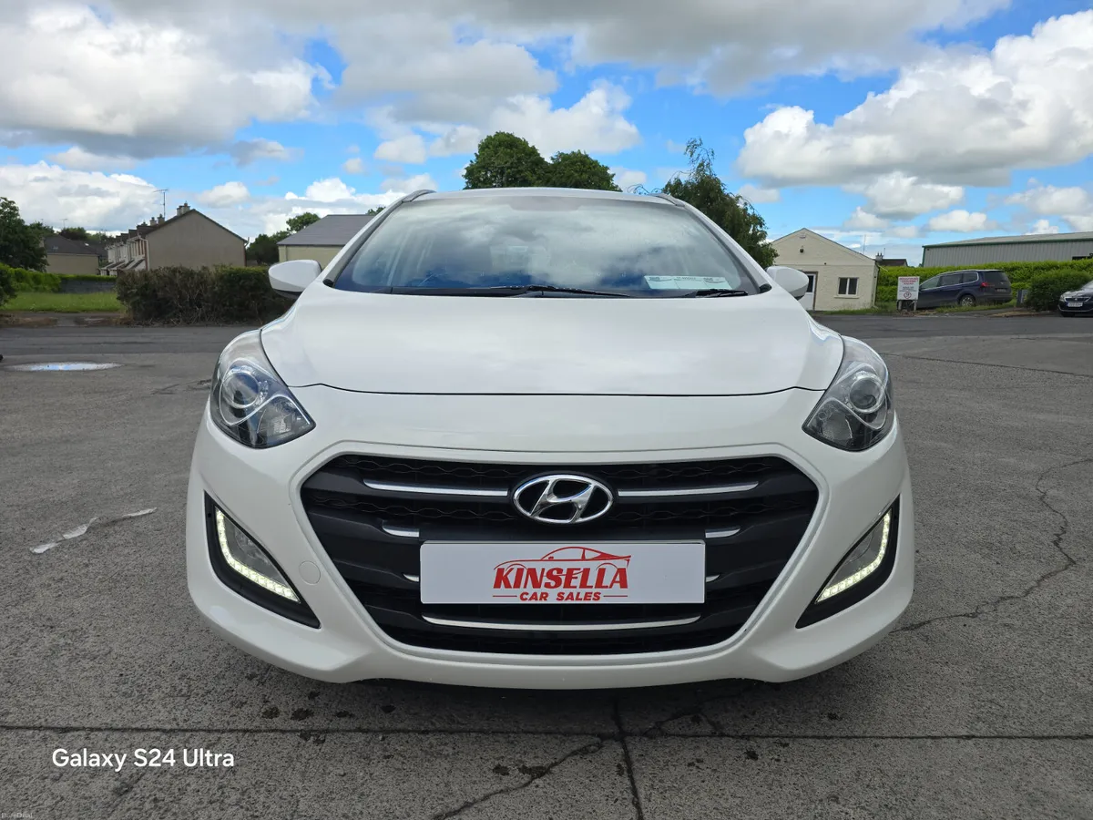 Hyundai i30 1.6 CRDI Deluxe 172 - Image 2