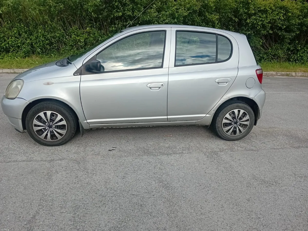 Toyota Yaris 2002 - Image 2