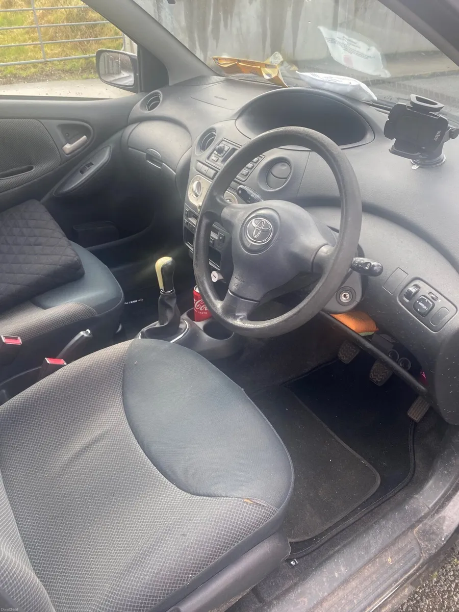 Toyota Yaris 2005 - Image 4