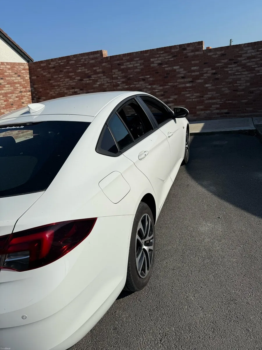 Car - Image 3