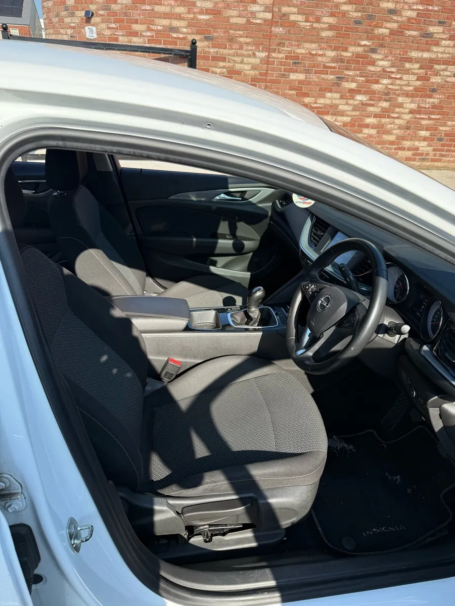 Car - Image 5