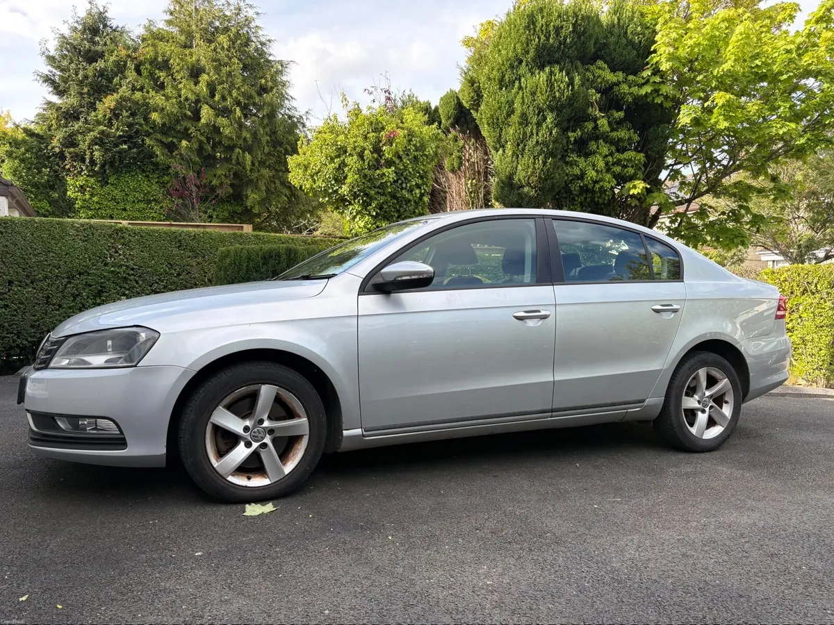 Volkswagen Passat 2013 - Image 2