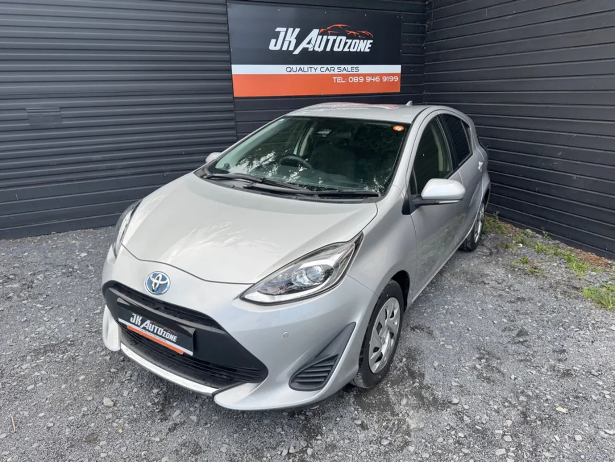 Toyota Aqua 1.5 HYBRID AUTO - Image 3
