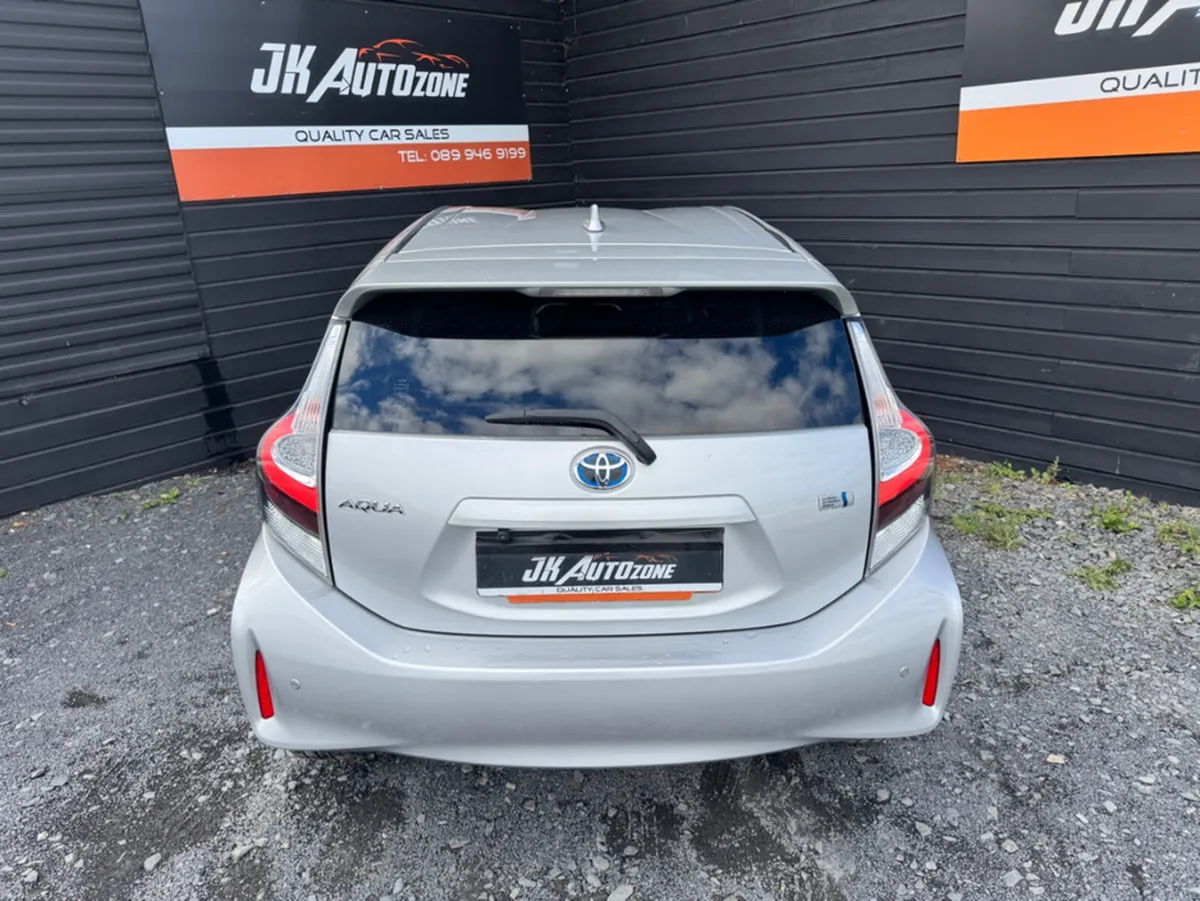 Toyota Aqua 1.5 HYBRID AUTO - Image 5