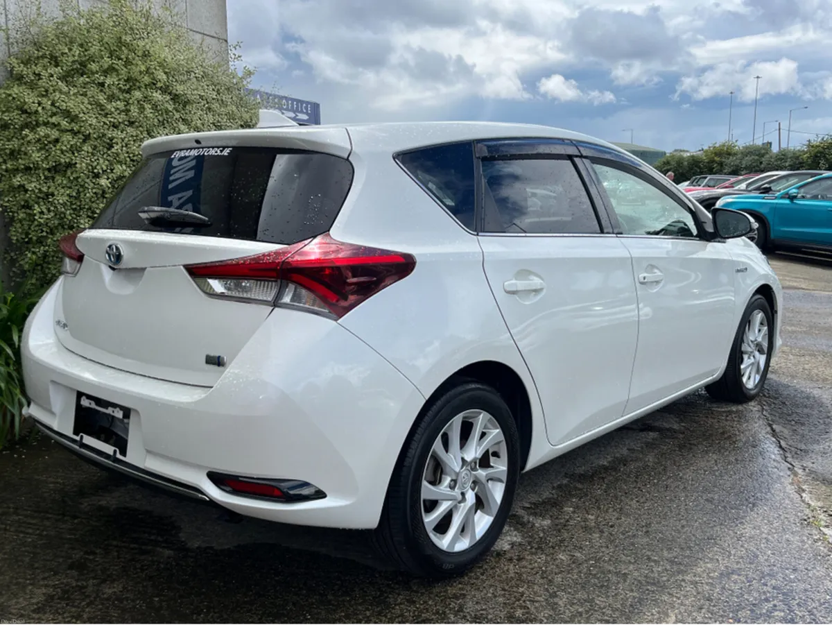 Toyota Auris HYBRID AUTOMATIC 1.8 PETROL //LOW MIL - Image 4