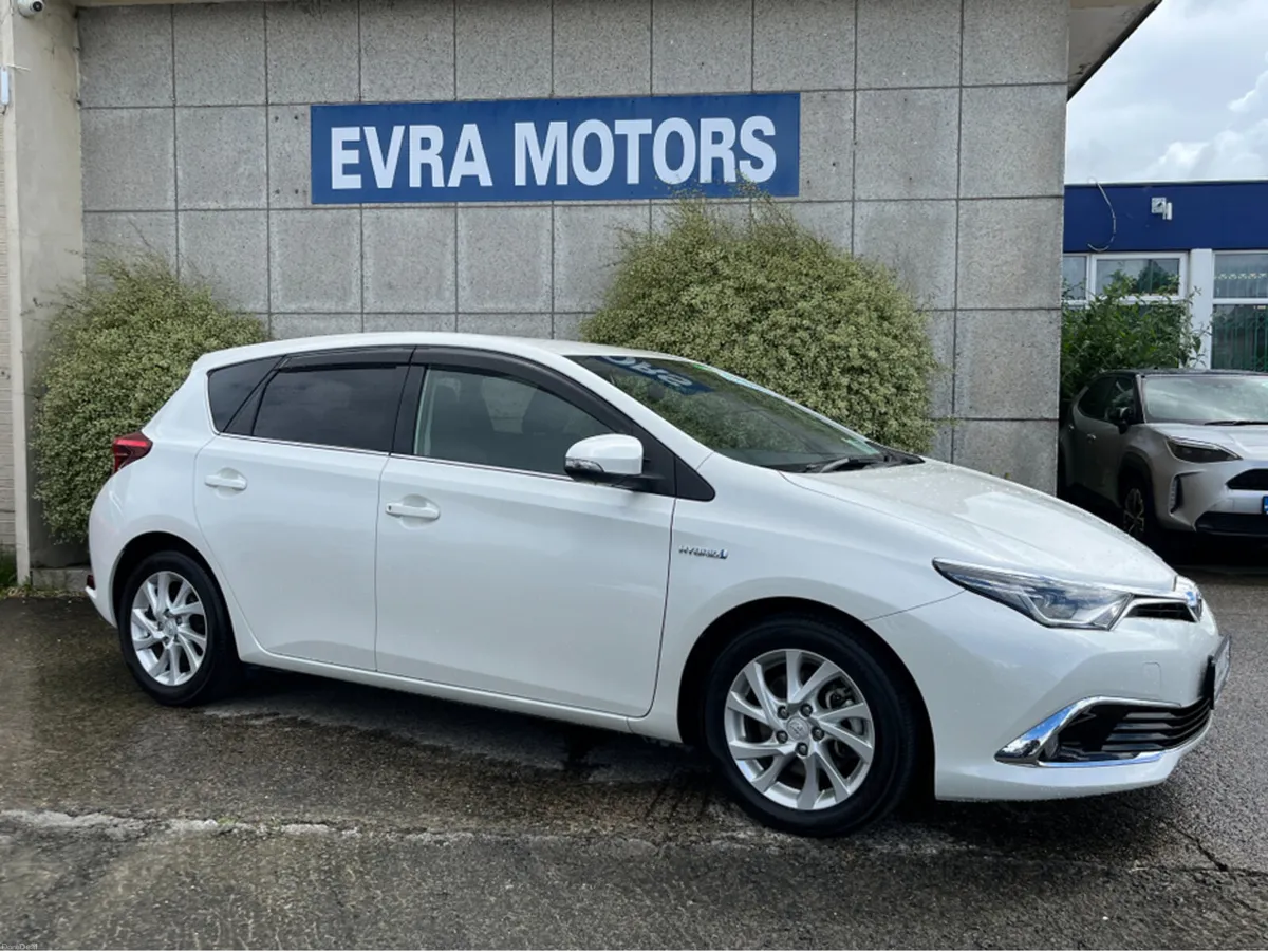 Toyota Auris HYBRID AUTOMATIC 1.8 PETROL //LOW MIL - Image 3