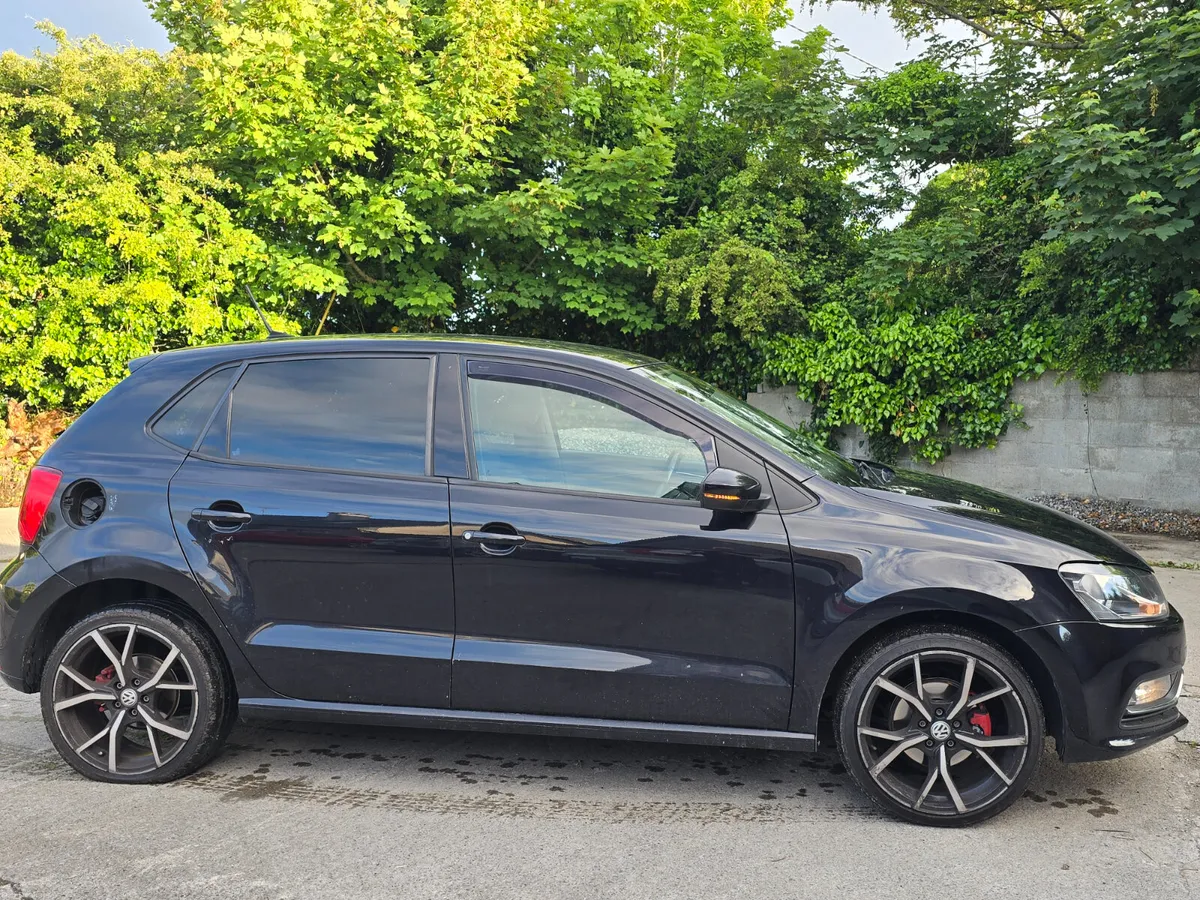 Volkswagen Polo 2015 automatic 1.2L €4990 - Image 1