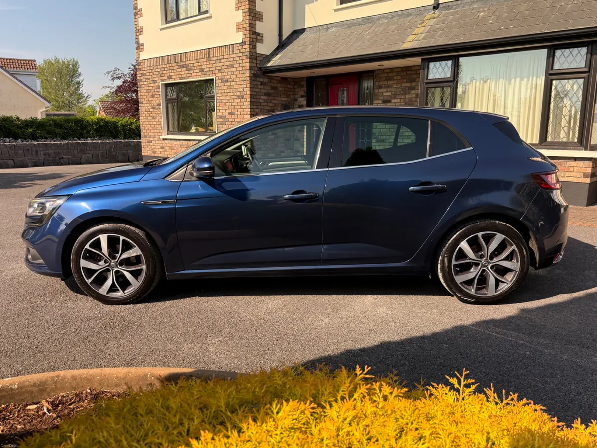 Stunning 181 Renault Megane Dynamique S Nav! - Image 4