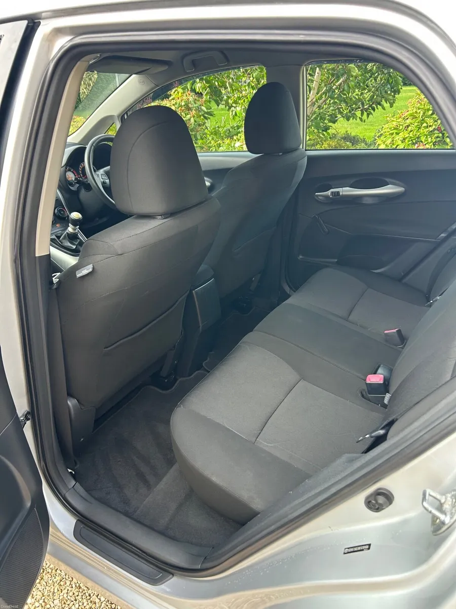 Toyota Auris 2010 - Image 4
