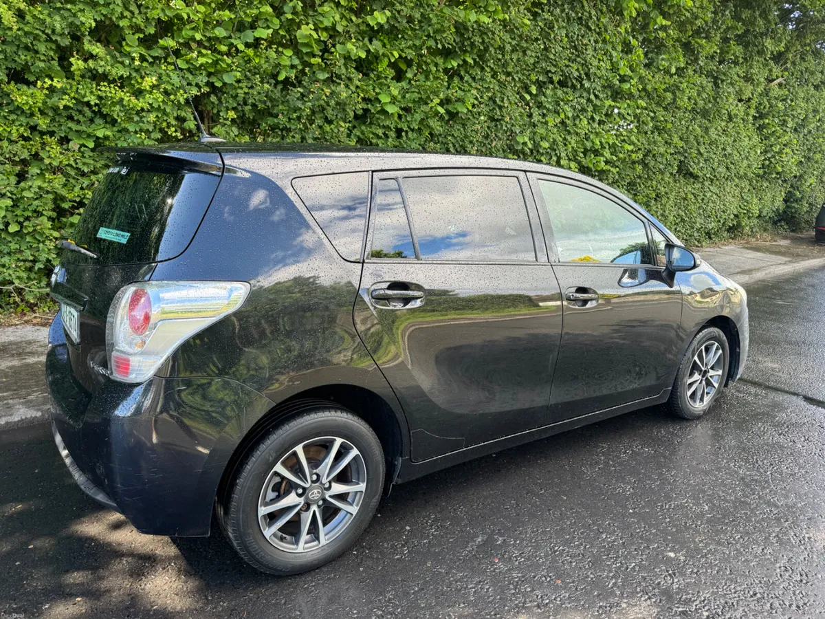 Toyota Verso Low Mileage 1 owner 7 seats - Image 3