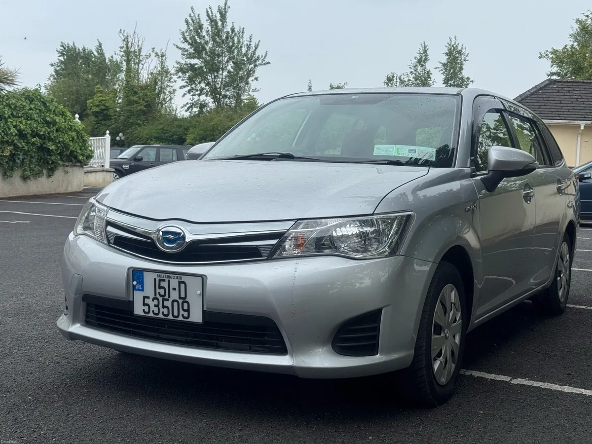 Toyota Corolla Fielder Hybrid - Image 3