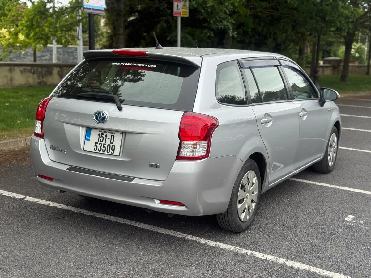 Toyota Corolla Fielder Hybrid - Image 4
