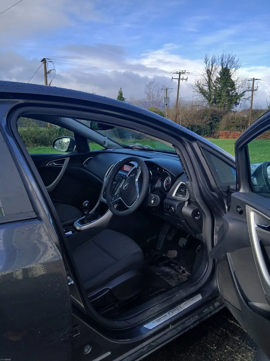 Opel Astra 2011 - Image 3