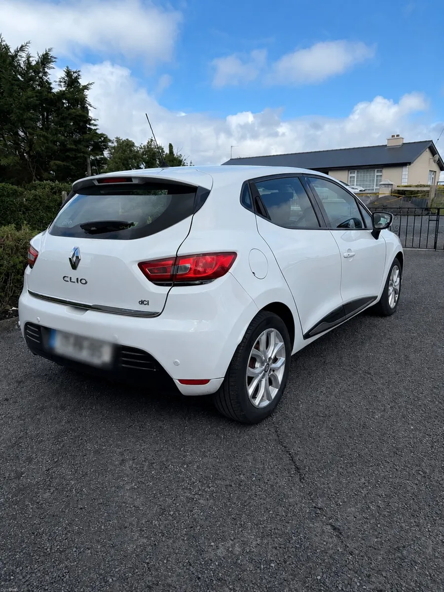 Renault Clio 2017 - Image 4