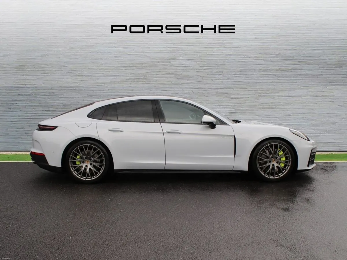 Porsche Panamera 4 E-Hybrid - Image 4