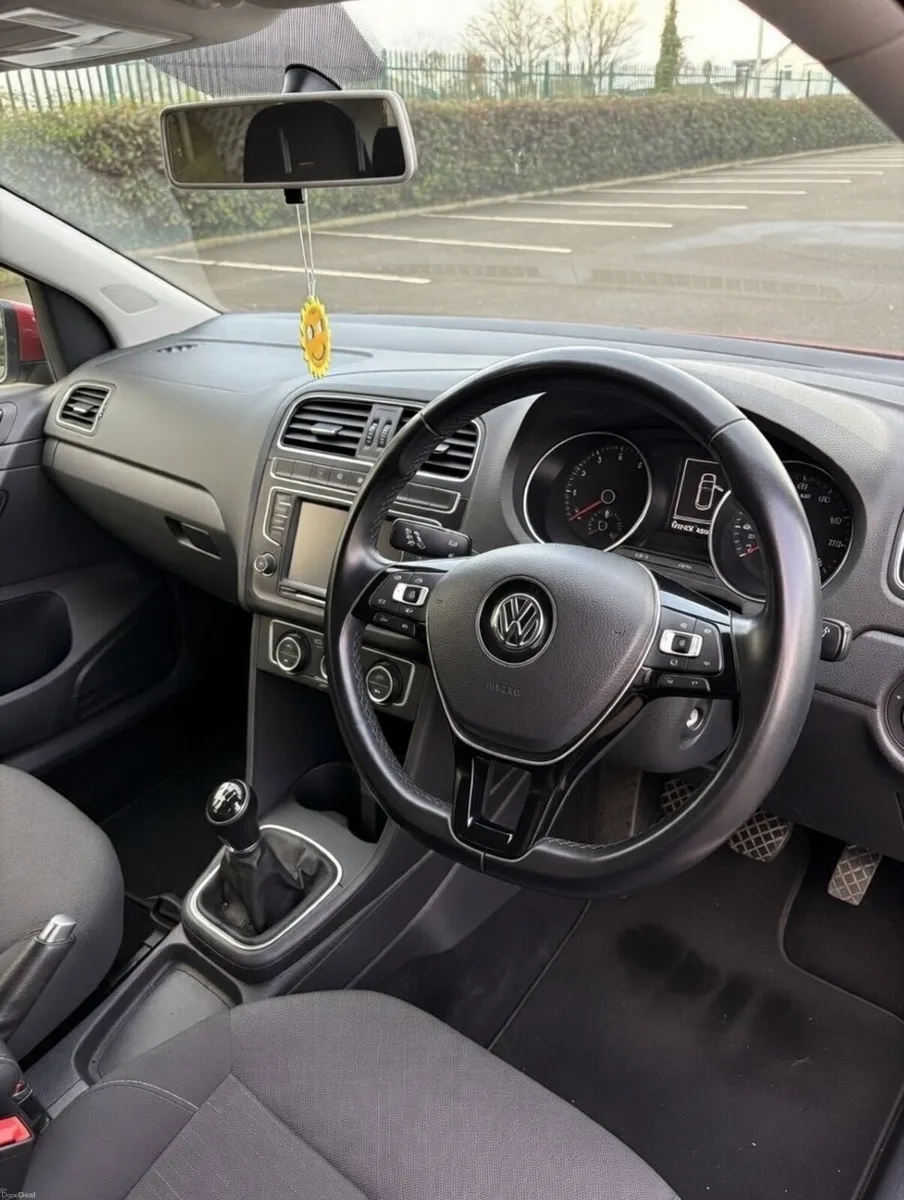 Volkswagen Polo TSI 2015 - Image 2