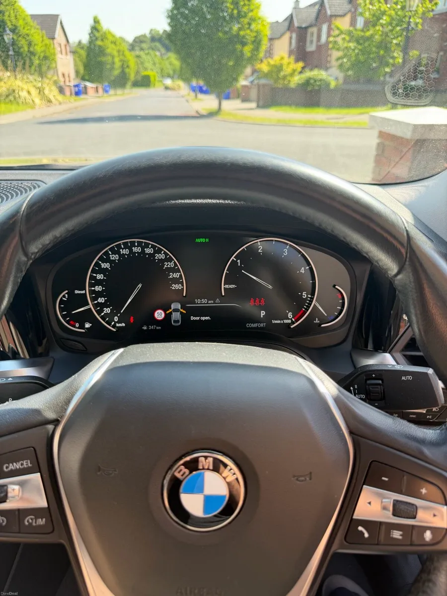 BMW 3-Series 2019 - Image 3