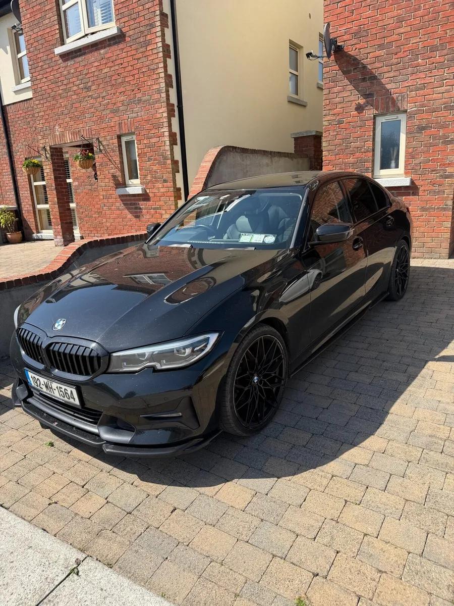 BMW 3-Series 2019 - Image 1