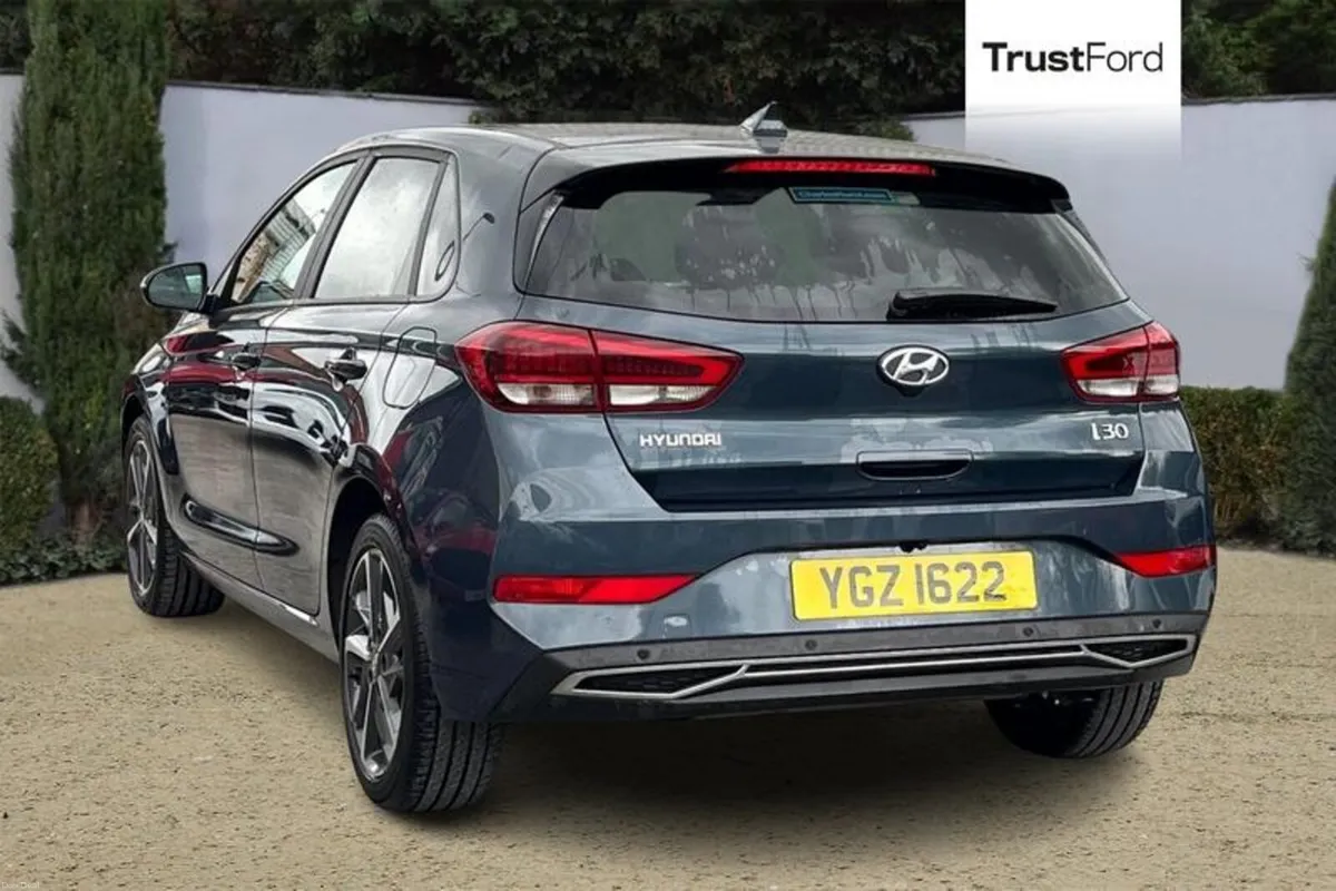 Hyundai i30 Premium - Image 2