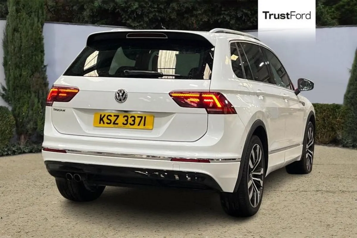 Volkswagen Tiguan R-Line Tech - Image 4