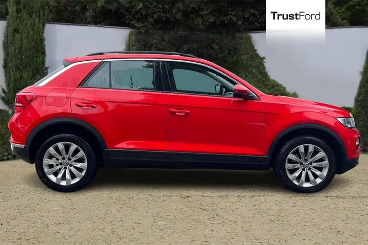 Volkswagen T-Roc SE - Image 3