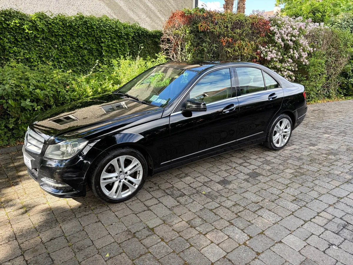2013 Mercedes  C200 Avantgarde - Image 2
