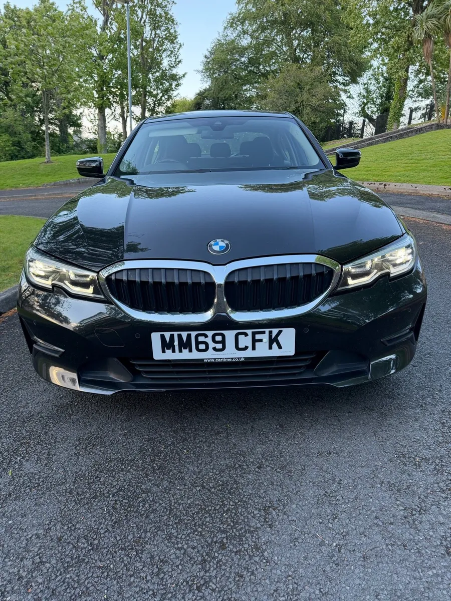 BMW 330e pro hybrid - Image 2