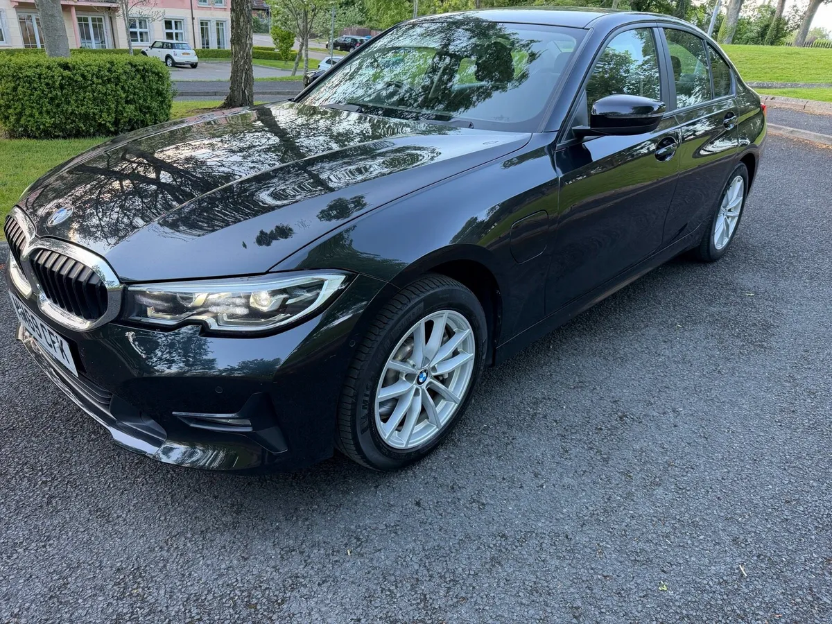 BMW 330e pro hybrid - Image 3