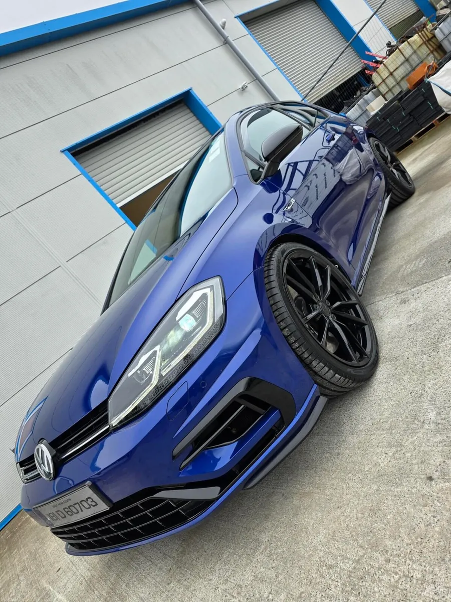 Volkswagen Golf R 2018 - Image 2