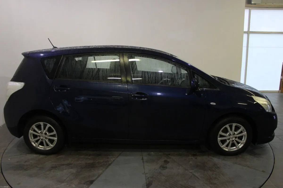 Toyota Verso 2.0 D-4D 125bhp TR PAN ROOF - Image 4