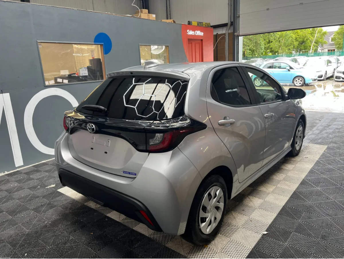 Toyota Yaris 2023 TOYOTA YARIS X 1.0 AUTOMATIC / R - Image 2