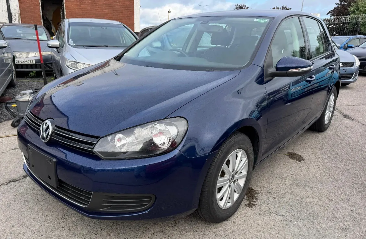 Volkswagen Golf 2013 Automatic/ only 20,952 km. - Image 1