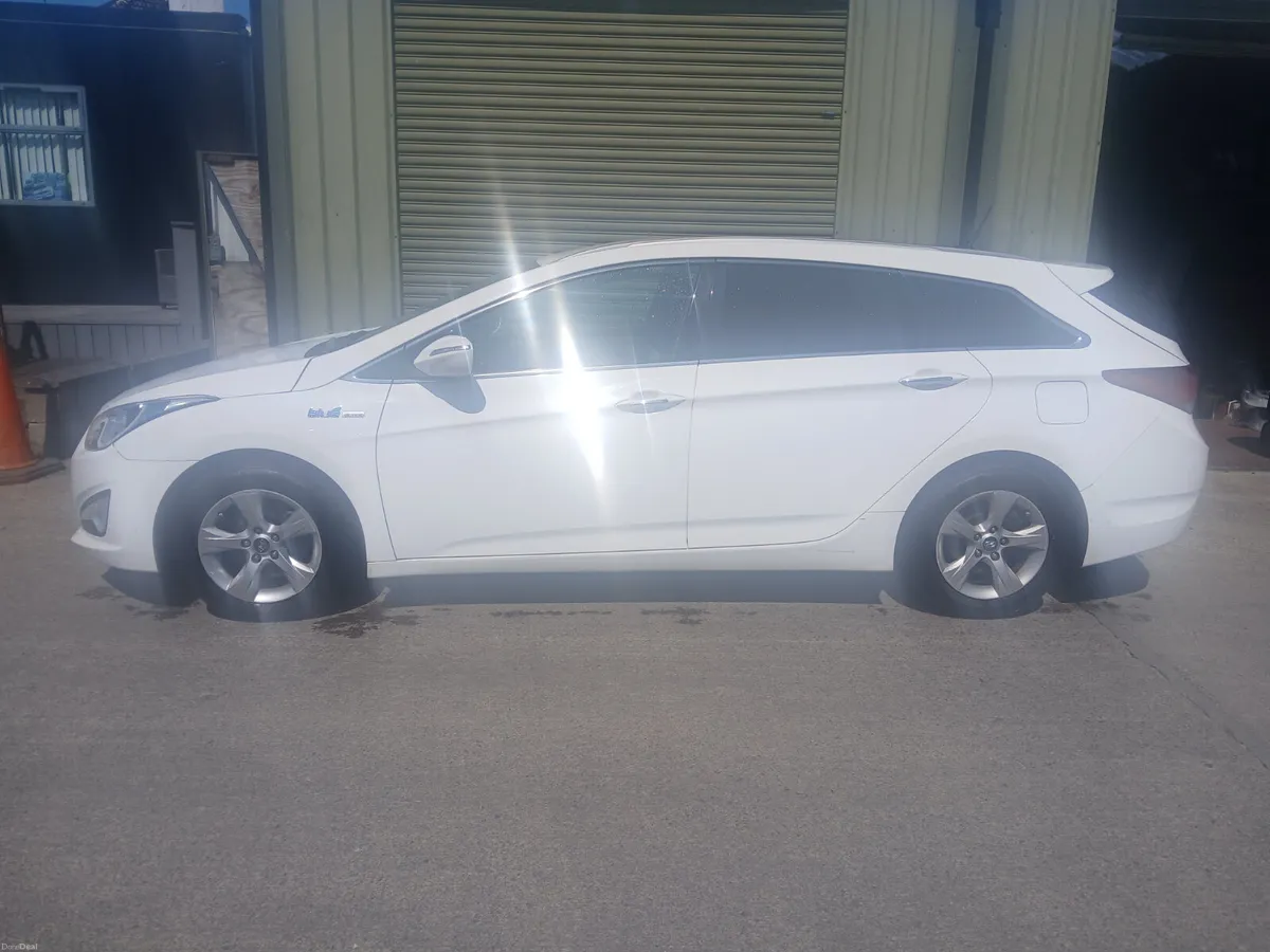Hyundai i40  diesel  estate. 2012 - Image 4
