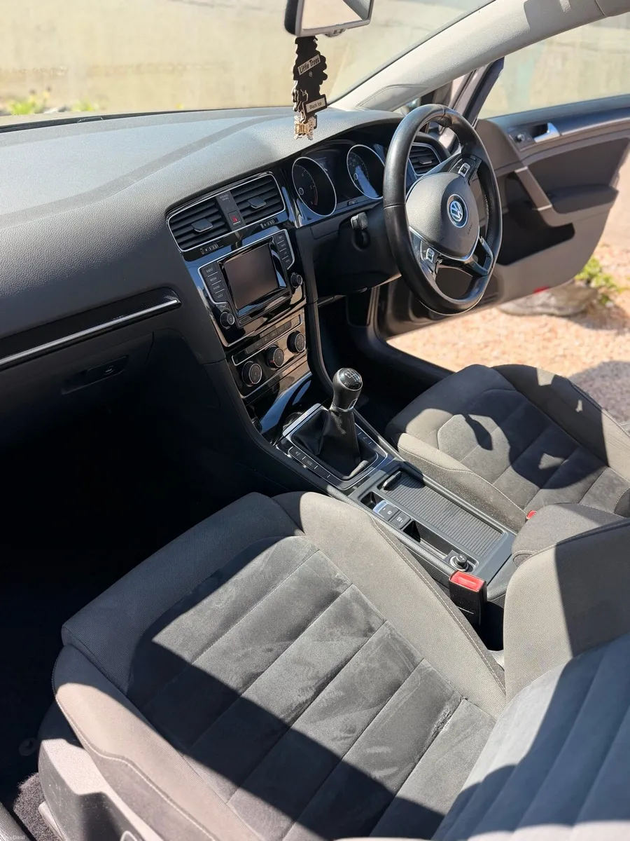 Volkswagen Golf 2.0 TDI GT BMT - Image 4