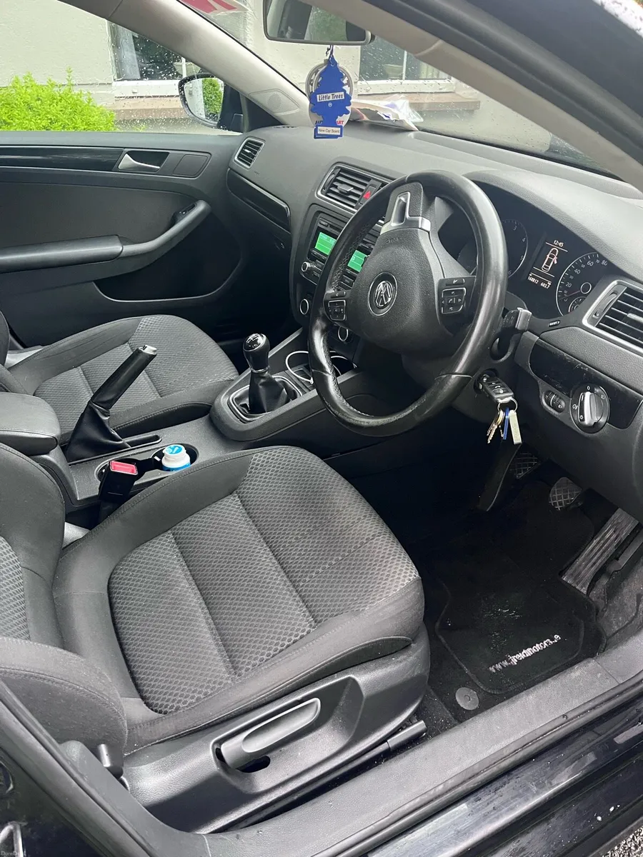 Volkswagen Jetta - Image 4