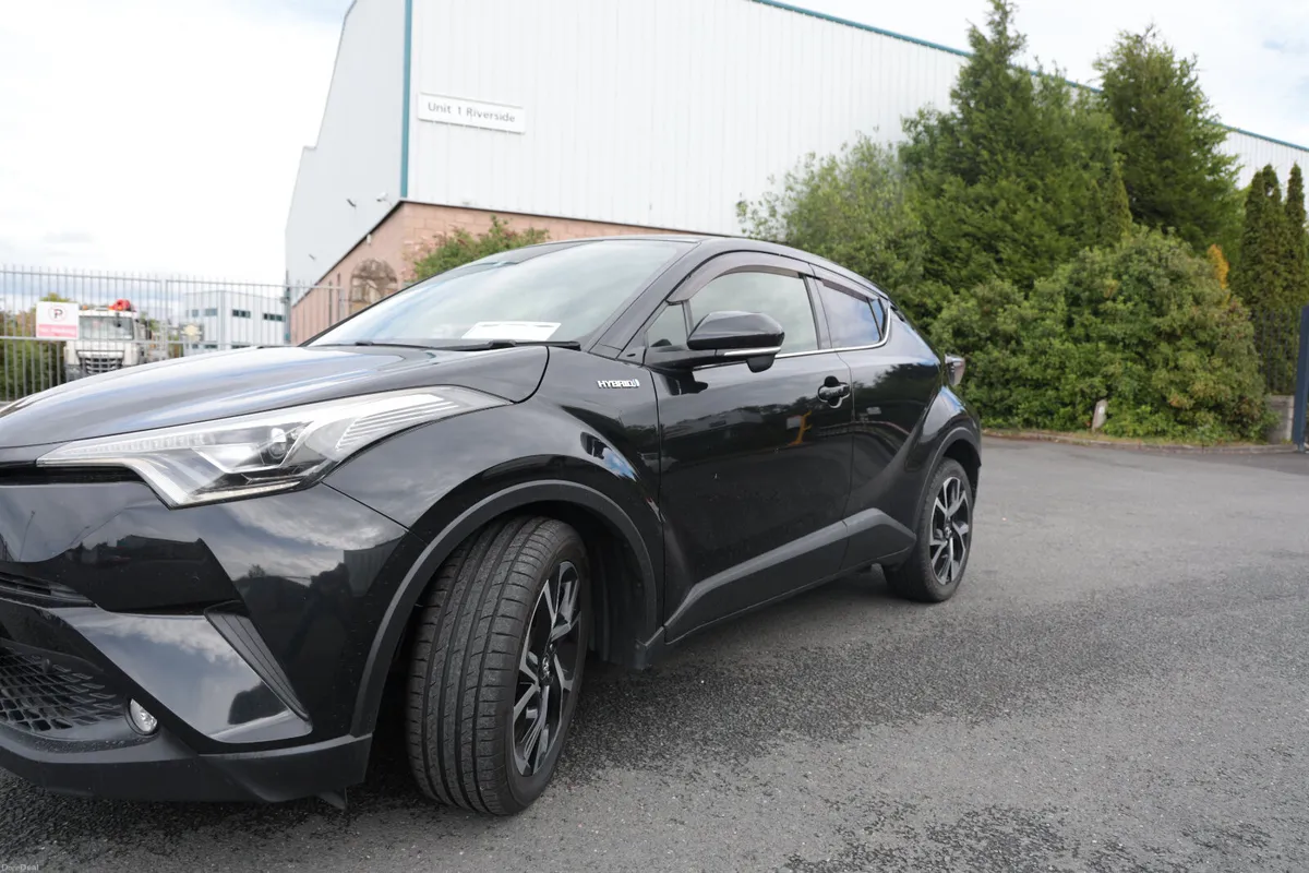 TOYOTA C-HR 2018 Black HYBRID - Image 2