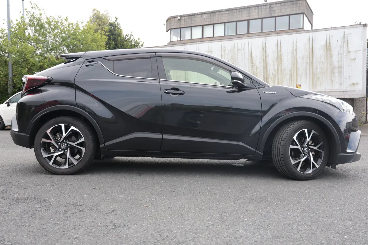 TOYOTA C-HR 2018 Black HYBRID - Image 4