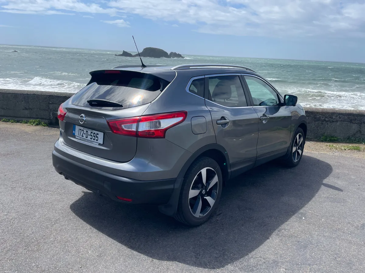 172 Nissan Qashqai  Premium.. Glass Roof.. Hi Spec - Image 4
