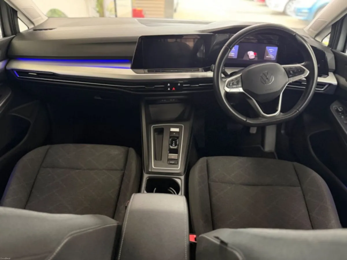 Volkswagen Golf Life 1.0 TSI Mhev 110HP 5 - Image 3