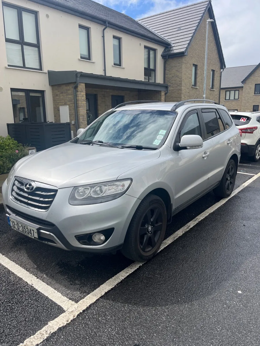 Hyundai Santa Fe 2012 - Image 2