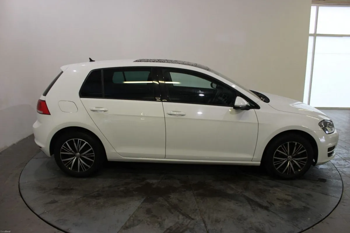 Volkswagen Golf 1.2 TSI 5DR 110HP Allstar Sunroof - Image 3