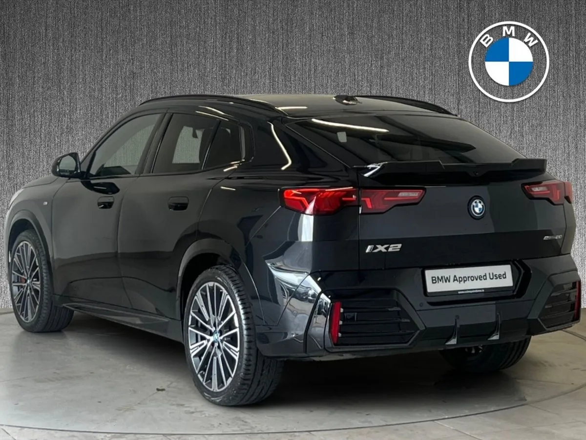 BMW iX2 eDrive20 M Sport PRO & TECH / PAN ROOF - Image 2