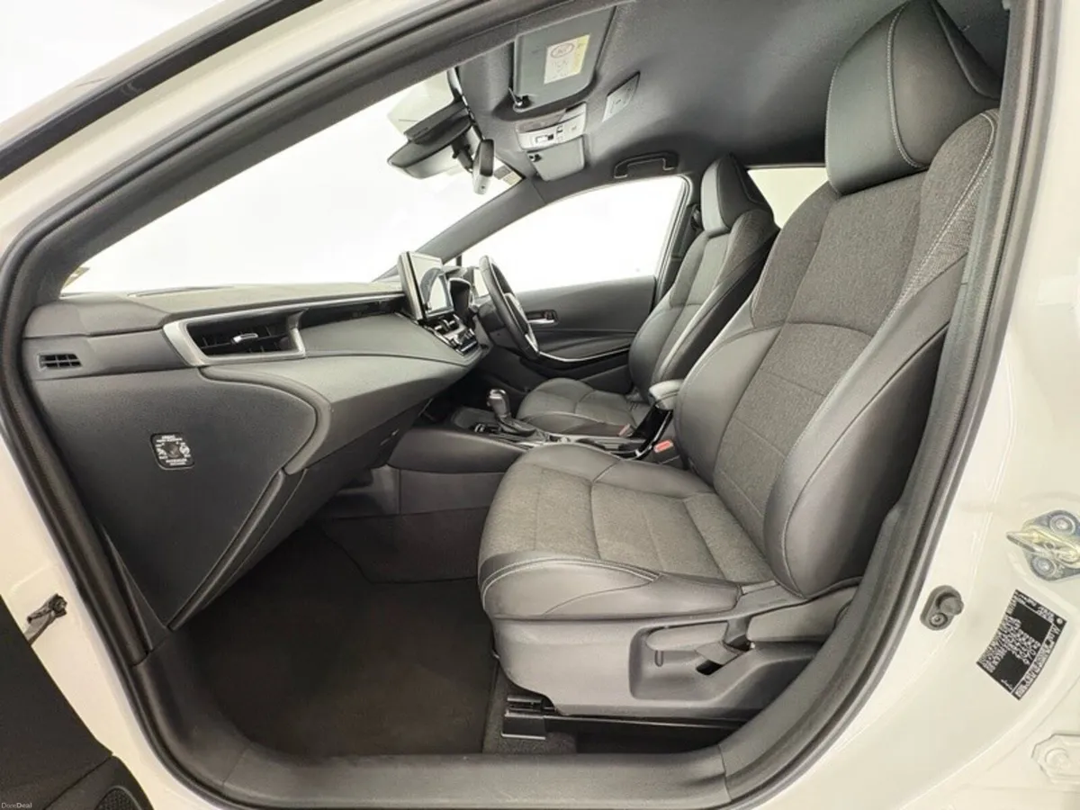 Toyota Corolla Luna Sport Hatchback Hybrid - Image 6