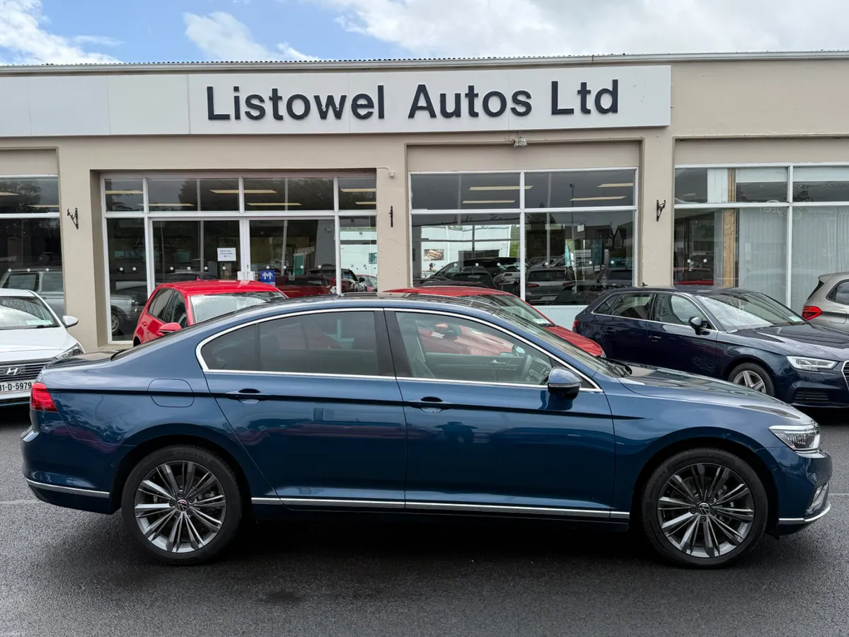 211 VW PASSAT SALOON ELEGANCE ADVANCED 2.0 TDI - Image 1