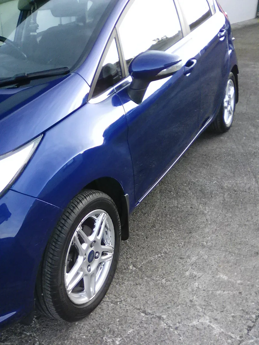 Ford Fiesta 2015 - Image 2