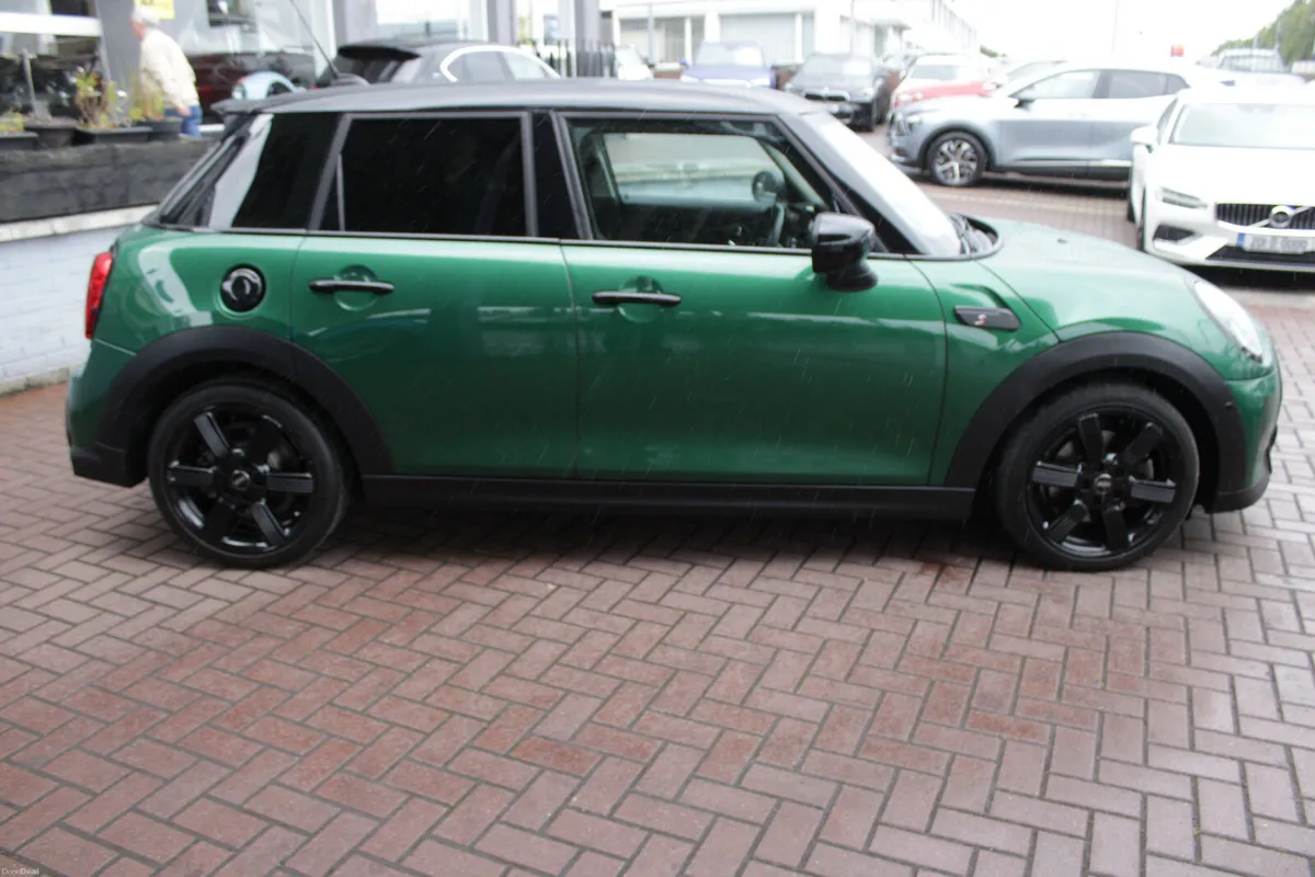 2.0 SD COOPER EDITION 5DR HATCHBACK AUTO  AS NEW - Image 3